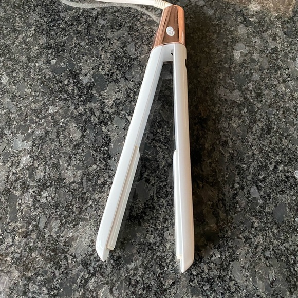 T3 flat iron - Picture 1 of 4